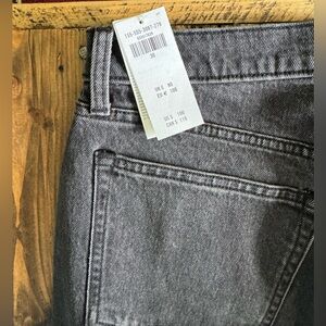 NWT - Abercrombie & Fitch - 90s Relaxed High Rise Black Jean - Women’s 30 10R